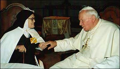 Irmã Lúcia com o Papa João Paulo II